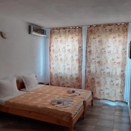 Zlatna Kotva בית הארחה אובזור